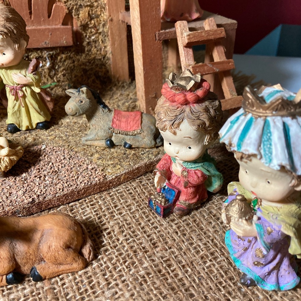 Vtg 12 Piece Christian Children Hand Painted Nativity Set Sweet Face Christmas - Picture 5 of 16